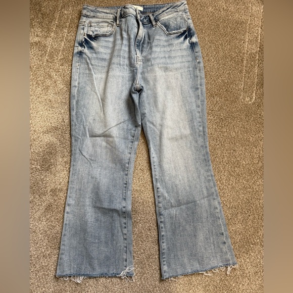 The Cropped Flare Out Jean - Picture 3 of 7